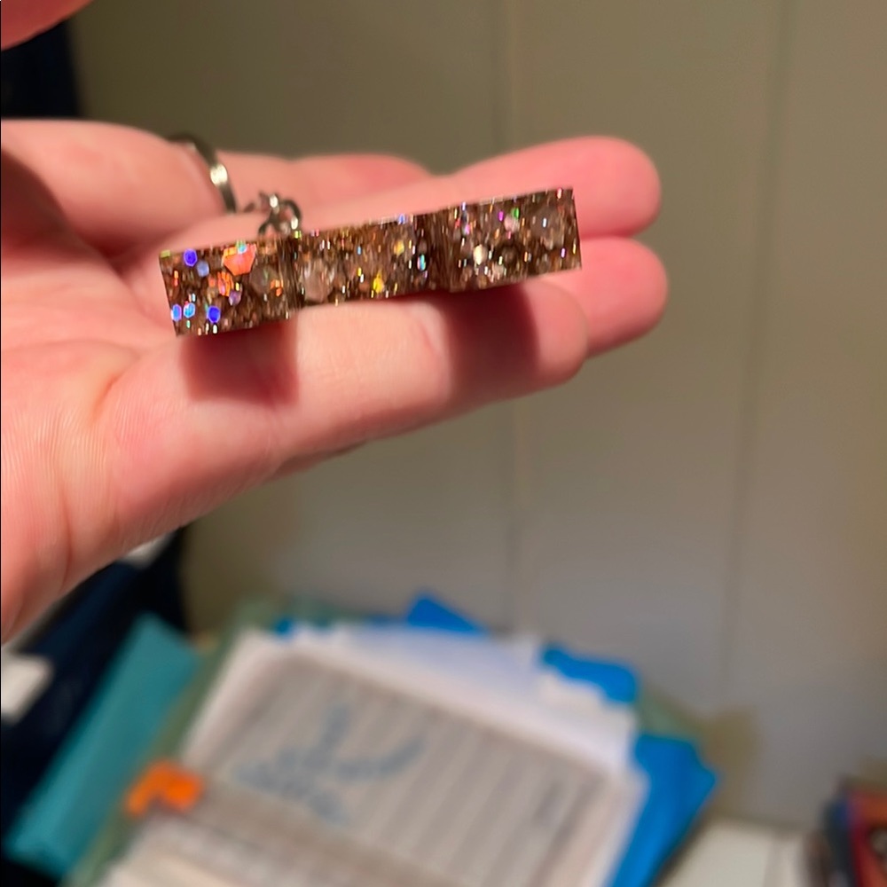 Glittery Gold Keychain Accessory R - Picture 3 of 9